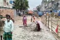 আপাতত রেললাইনের পাশে হকাররা