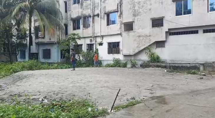 নির্মাণকাজে বাধা, প্রাণনাশের হুমকি