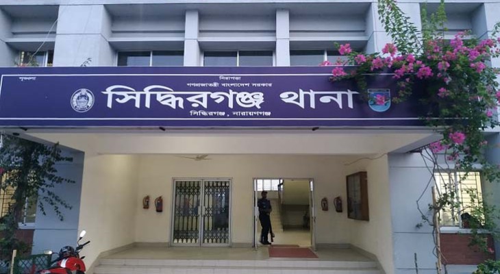 বাসার সামনে ছিনতাইয়ের শিকার