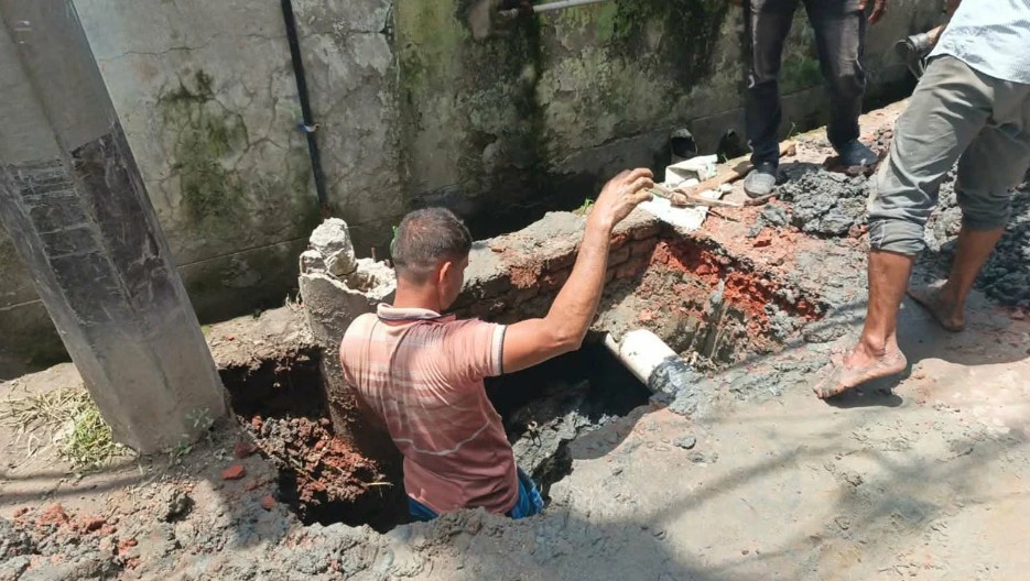 ফতুল্লায় গ্যাসের অবৈধ সংযোগকালে বিস্ফোরণ