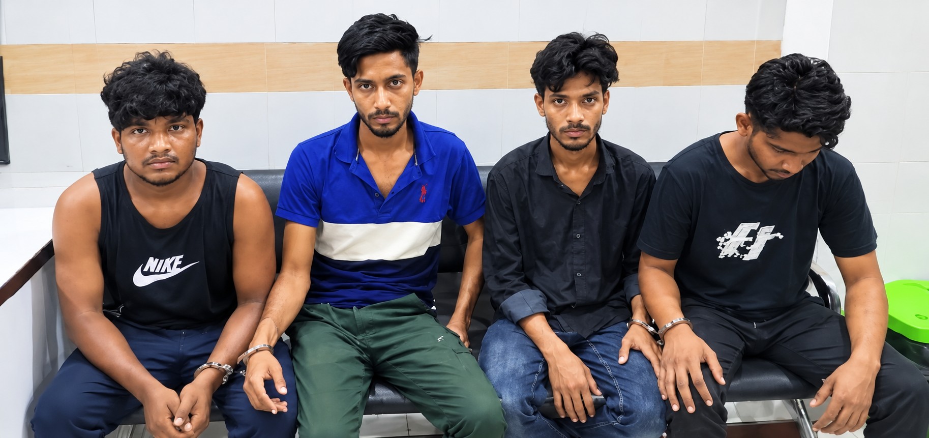 রূপগঞ্জে ‘কুত্তা শ্রাবণ’সহ গ্রেপ্তার ৪, অস্ত্র উদ্ধার