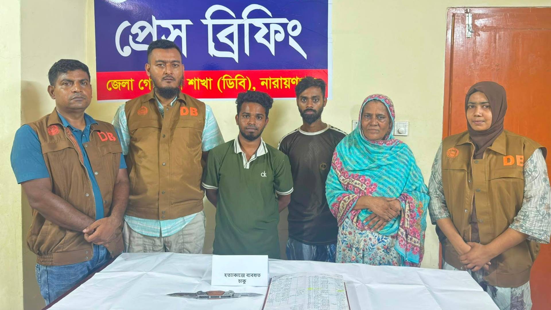 মাদক সম্রাজ্ঞী ফতেমাসহ গ্রেপ্তার ৪