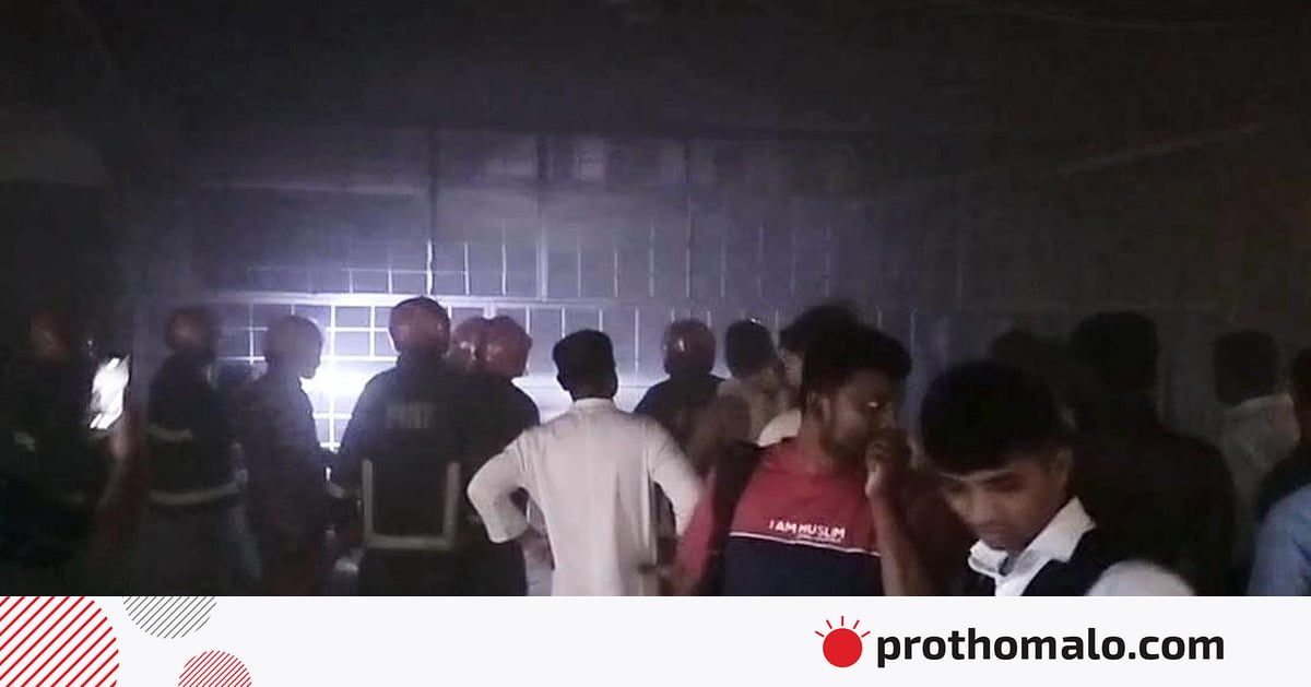 কক্সবাজারে এবার হোটেলে আগুন, সৈকতে ছুটলেন পর্যটকেরা