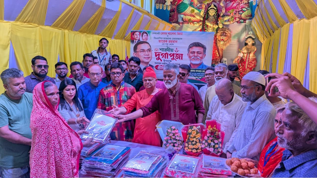 খোরশেদের পৃষ্ঠপোষকতায় চর্মকার সম্প্রদায়ের দুর্গোৎসব