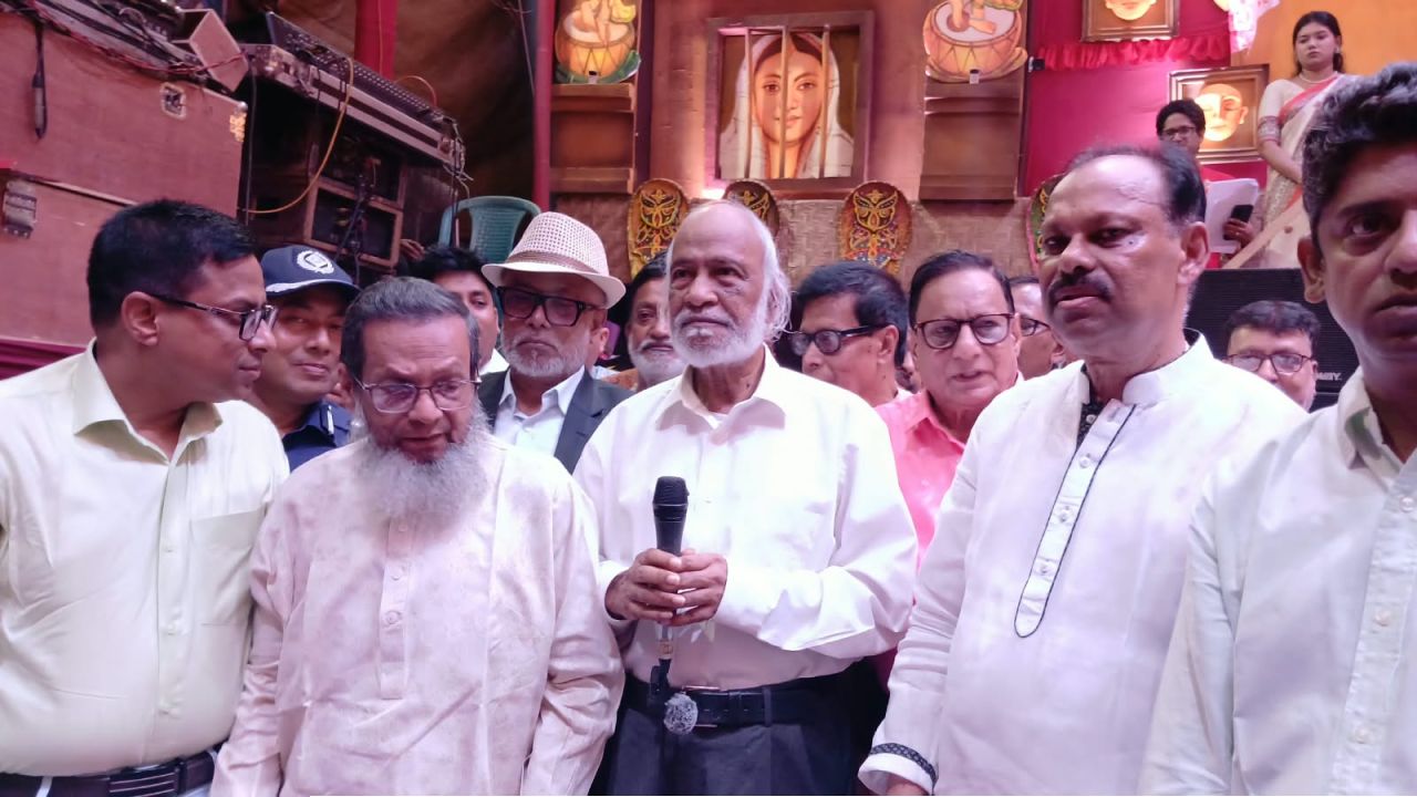দুর্গাপূজার শিক্ষা হোক অন্যায়ের বিরুদ্ধে দাঁড়ানো- স্থানীয় সরকারমন্ত্রী