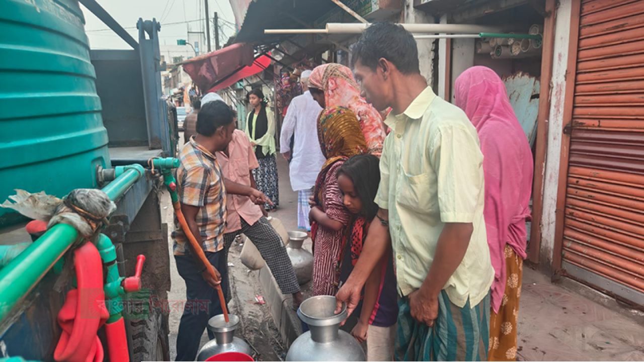 নবীগঞ্জে ৩০ ঘণ্টা ধরে পানির সংকট, দুর্ভোগে লক্ষাধিক মানুষ   