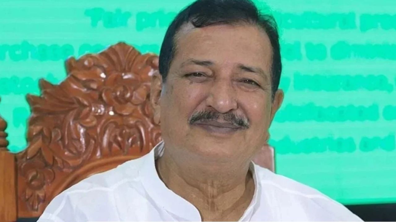 হঠাৎ অসুস্থ হয়ে হাসপাতালে ভূমিমন্ত্রী মিনু