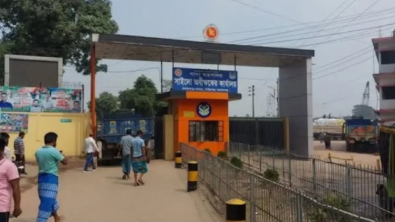 ভাড়া নিয়ে বিরোধ, সাইলোতে পাঁচ দিন ধরে খাদ্য পরিবহনে অচলাবস্থা