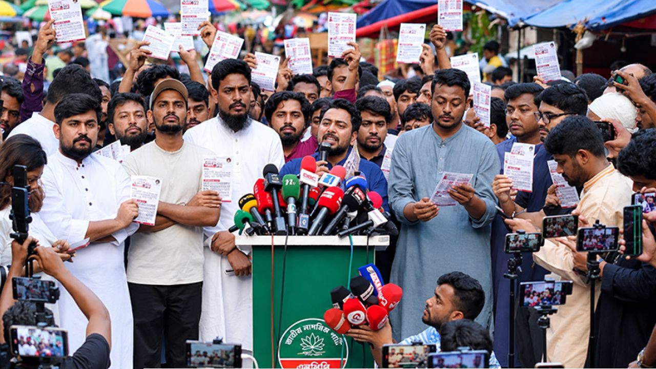 আ.লীগ ও ভারতের সঙ্গে সমঝোতা করে দেশ চালাচ্ছে সরকার: নাহিদ
