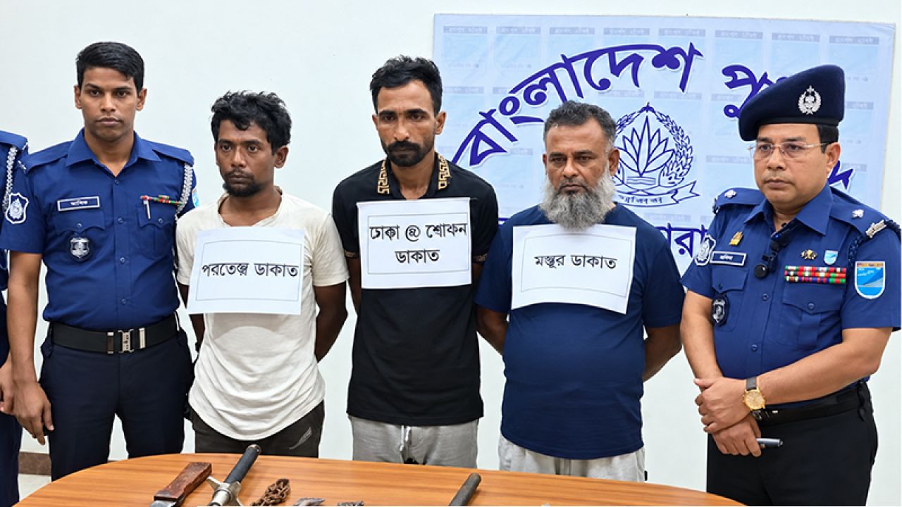 বন্দরে  দেশীয় অস্ত্রসহ ‘ ডাকাত’ খোকন চোক্কাসহ ৩ জন গ্রেফতার