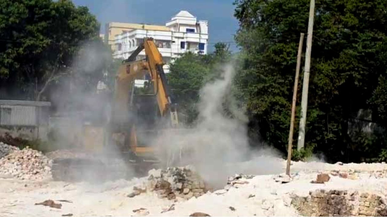 ৪ চুনা কারখানা গুড়িয়ে দিল তিতাস