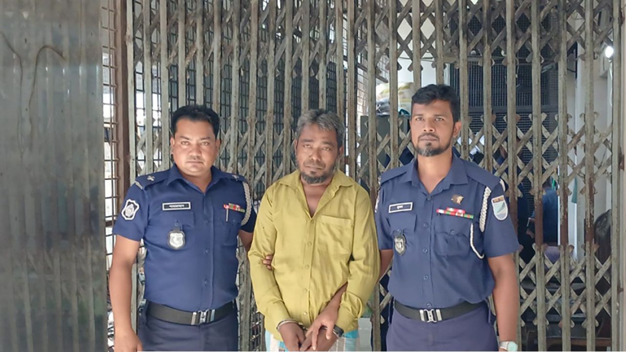 ফতুল্লায় স্ত্রী-ছেলেকে কুপিয়ে হত্যা, হারেজের মৃত্যুদণ্ড