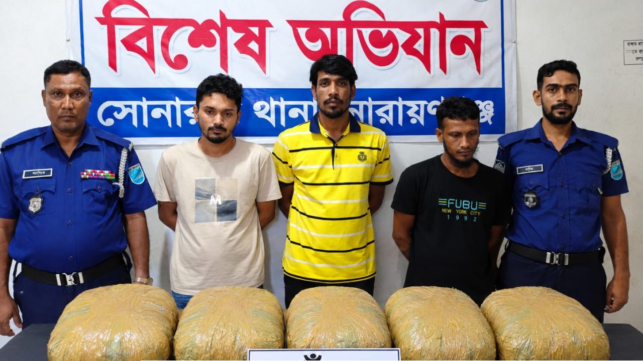 ৯ কেজি গাঁজাসহ গ্রেপ্তার ৩