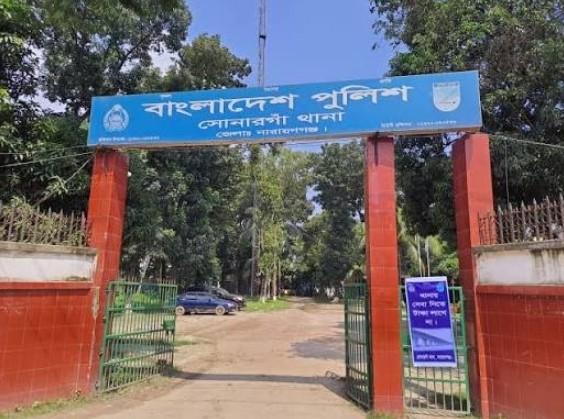 বিপজ্জনক রাসায়নিকবাহী কাভার্ডভ্যানে আগুন