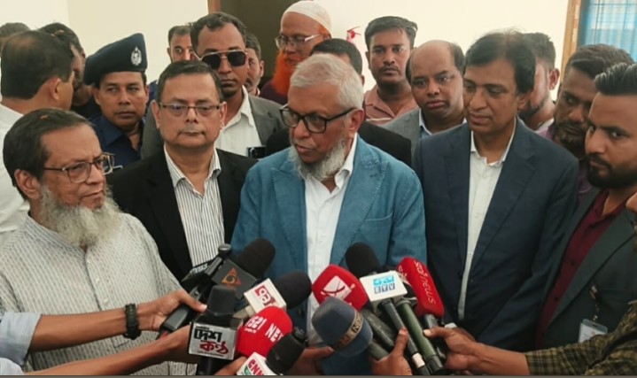 বন্দরে শ্রমকল্যাণ কমপ্লেক্স পরিদর্শনে প্রবাসীকল্যাণমন্ত্রী