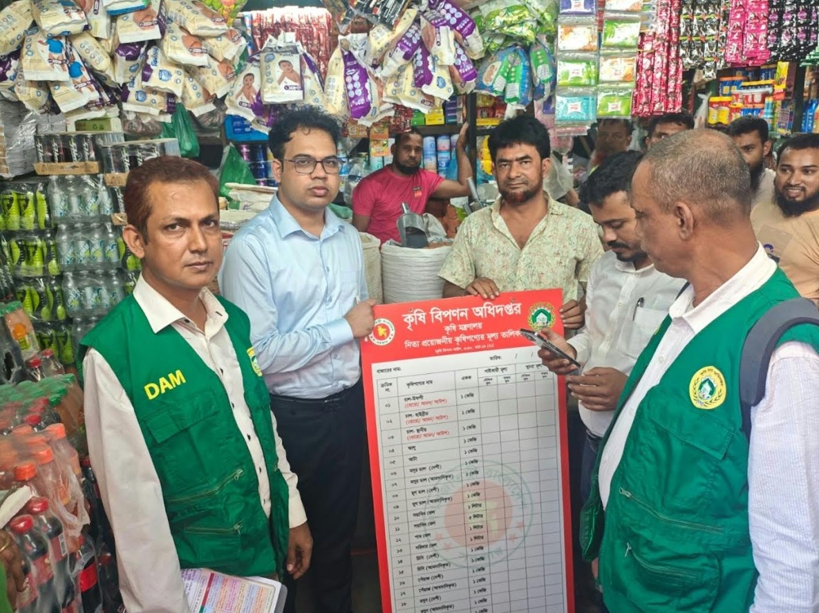 ভ্রাম্যমাণ আদালত আসতেই দোকান বন্ধ